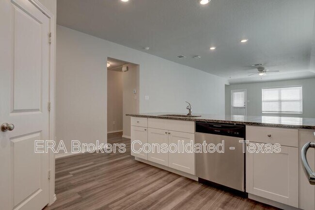 Building Photo - 242 Holland Pk