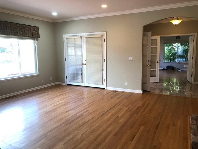 Building Photo - 12393 Beauchamps Ln