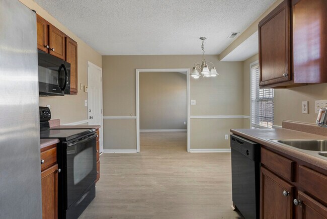 Building Photo - 1456 Middlesbrough Dr