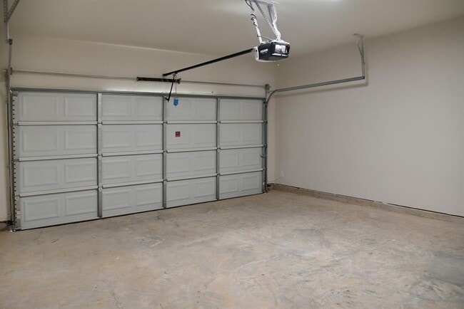 Building Photo - 358 Shoreview Dr