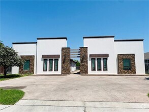 Building Photo - 207 Fig Dr