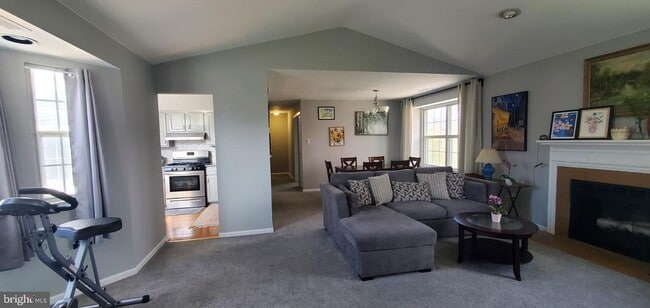 Building Photo - 665 Rose Hollow Dr