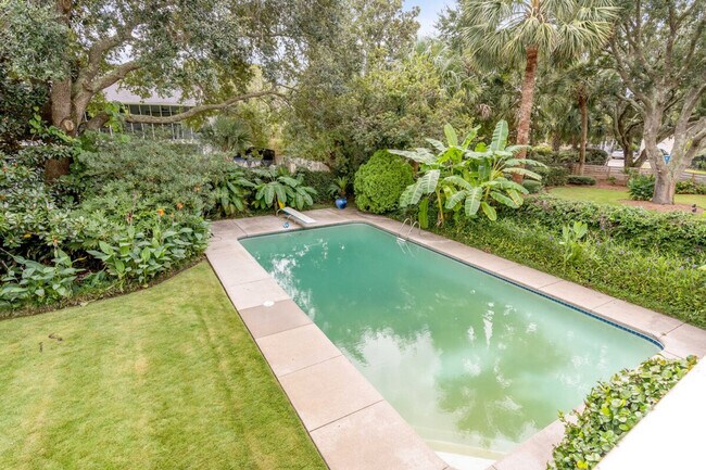 Building Photo - 209 Station 17 St