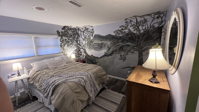 Master Bedroom - 1016 Lakeview Dr