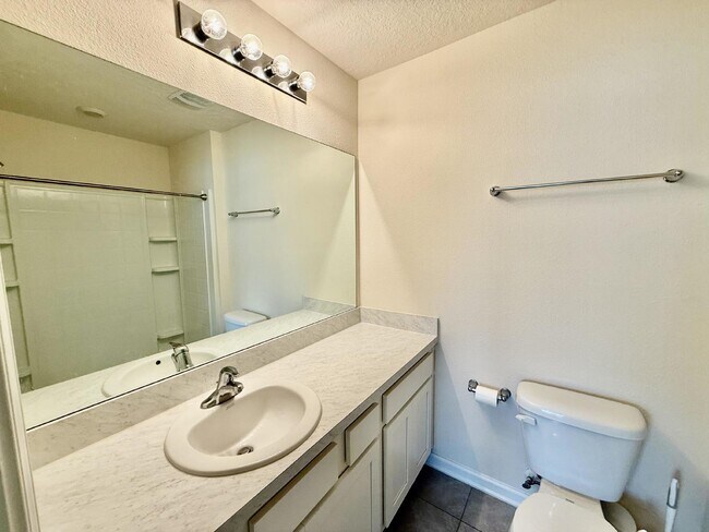 Building Photo - Beautiful 3/2.5 Townhome available for rent in Oakleaf