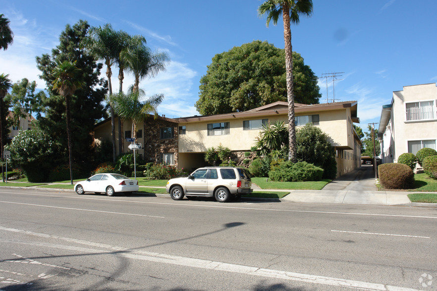 Primary Photo - 14329 Chandler Blvd