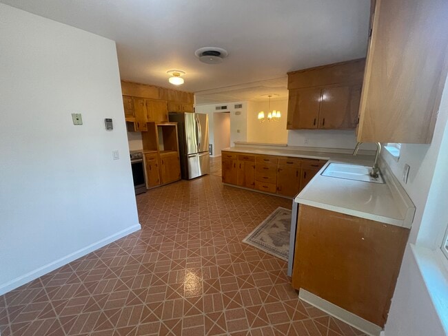 Building Photo - 2117 Deerfield Ave