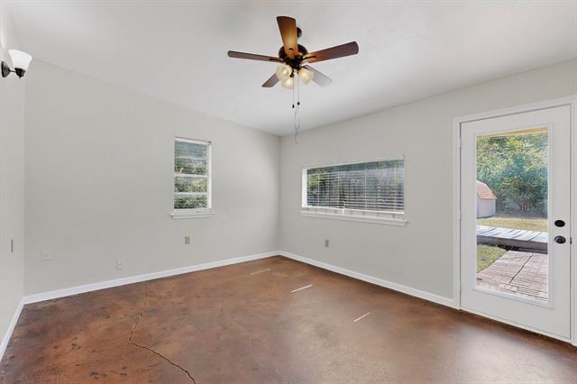 Building Photo - 317 W Pecan St