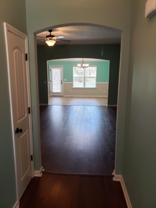 Building Photo - 3237 Alexandria Dr