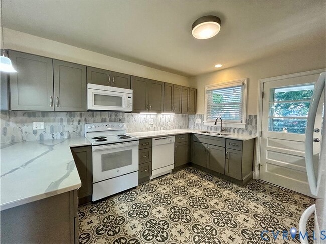 Building Photo - 411 Hillcrest Ave