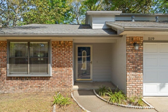 Building Photo - Ideal Niceville Location!