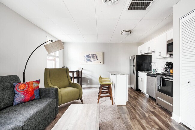 Building Photo - 615 N East St