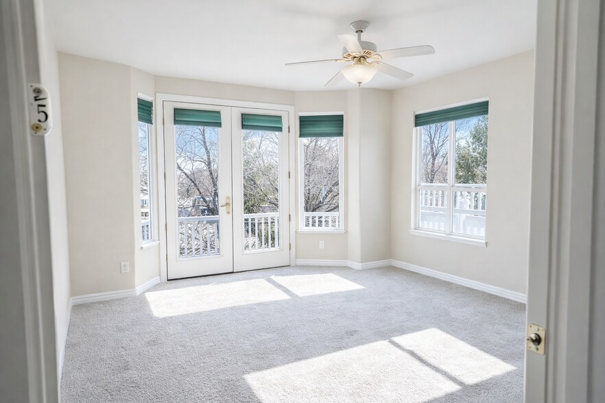 Large Master Bedroom - 9287 S Avignon Pl