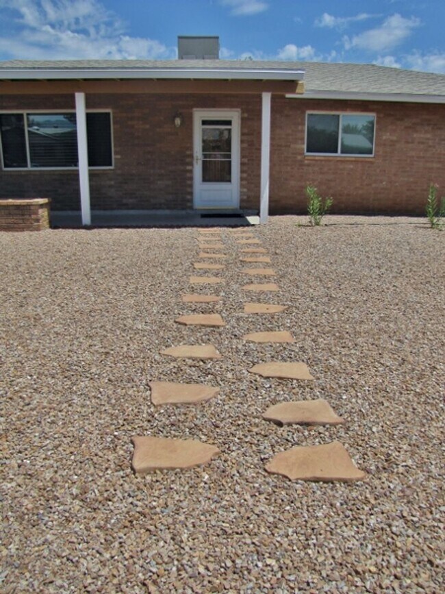 Building Photo - 3BR/2BA w/ central A/C in Sierra Vista, AZ