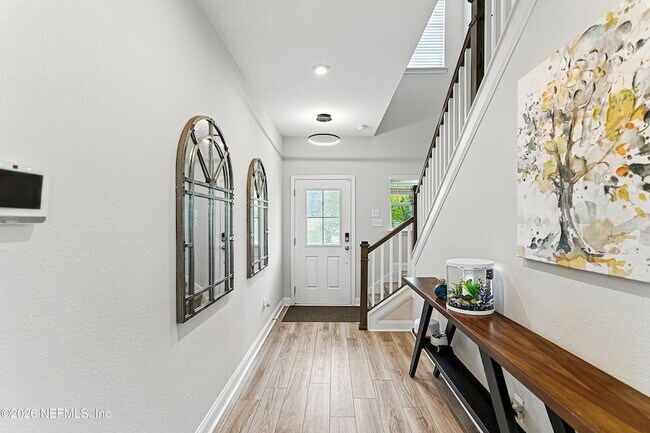 Building Photo - 105 Meadow Creek Dr