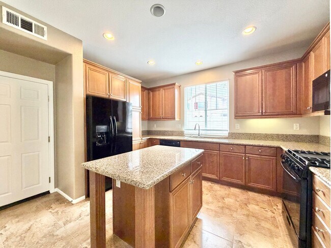 Building Photo - Charming 3 Bedroom Bel Flora Home with Private Patio & Amenities