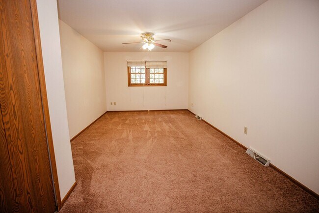 Building Photo - 4208 Foxfire Ct
