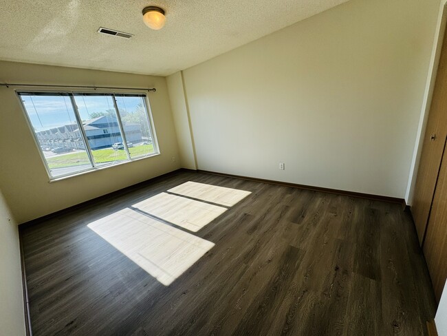 Building Photo - 245 Beaver Kreek Center
