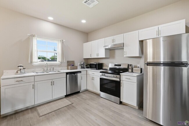 Building Photo - 1406 Bonvillain St
