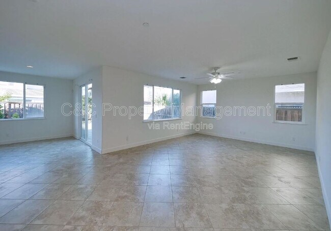 Building Photo - 161 Scarlet St