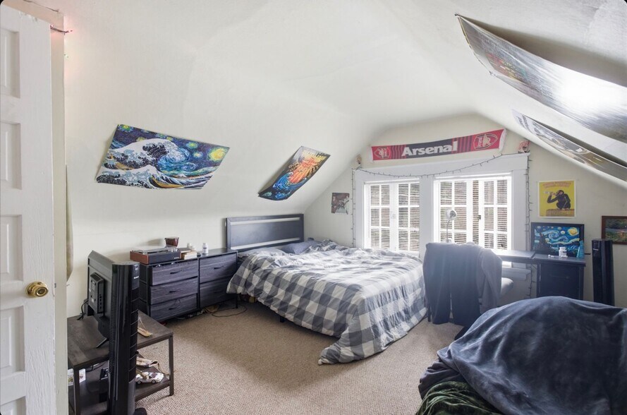 Building Photo - 132 Parker St