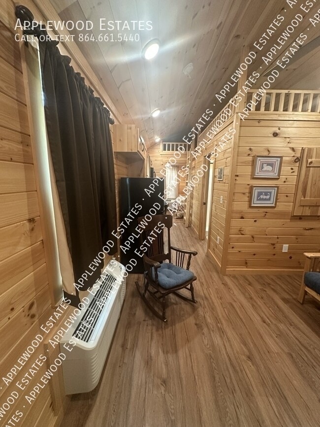 Building Photo - 266 Broadview Dr
