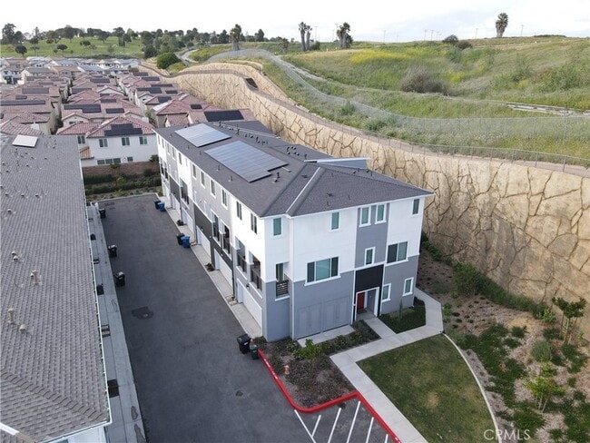 Building Photo - 1487 Skyline Ln