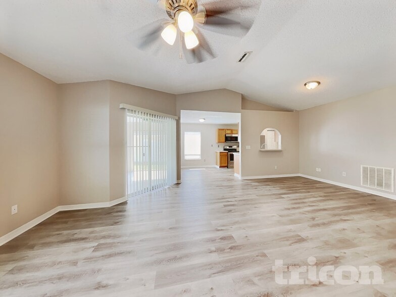 Building Photo - 17 Rosepetal Ln
