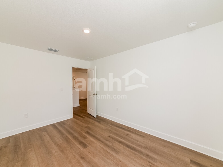 Building Photo - 3307 Muscatine Ave