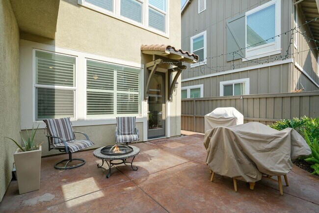 Building Photo - Cannery living!