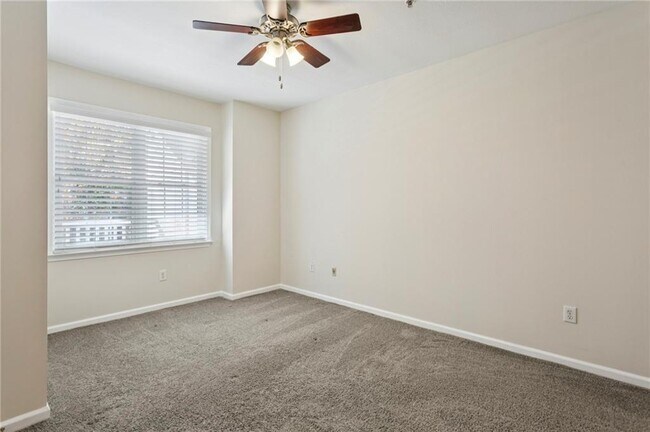 Building Photo - 2400 Cumberland Pkwy SE