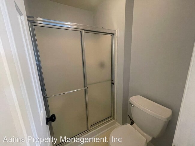 Building Photo - 2 br, 2.5 bath House - 2625 Edmonton Road