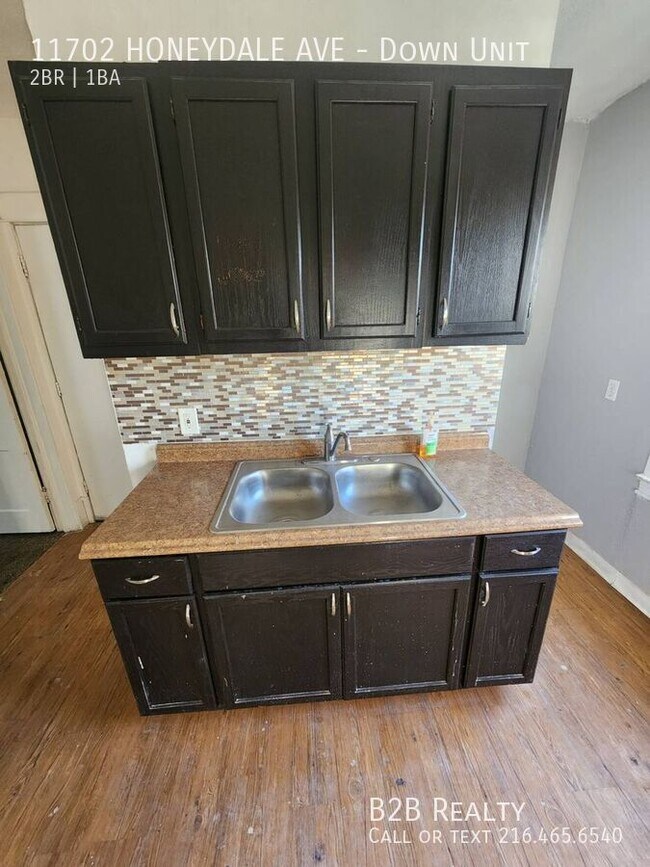 Building Photo - 11702 Honeydale Ave