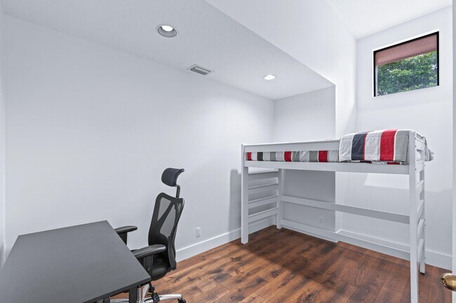 Building Photo - 2442 Windsor Way Ct