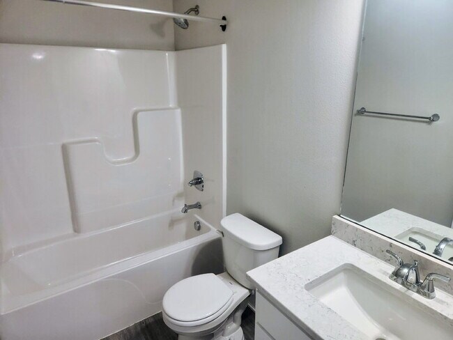 Building Photo - 2728 Yordi Dr