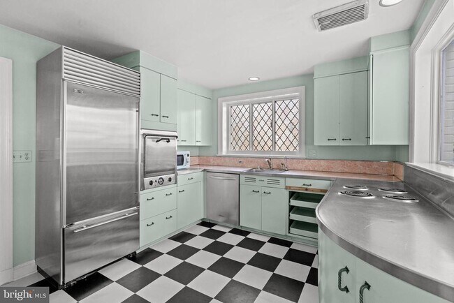 Building Photo - 6045 Edgewood Terrace