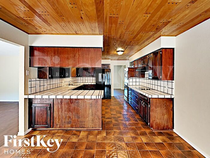 Building Photo - 7701 Skylake Dr