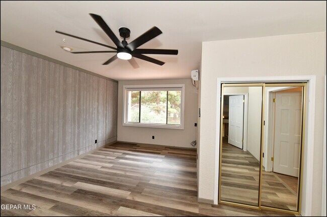 Building Photo - 5900 Mira Hermosa Dr