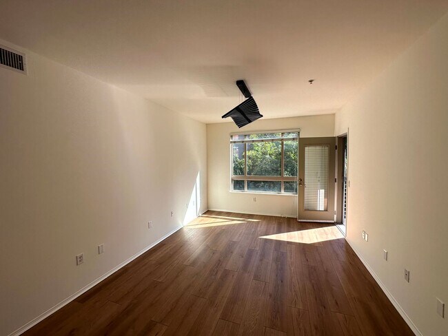 Building Photo - Gorgeous Spacious 2 Bedroom - 2 bath Condo with parking in Little Tokyo