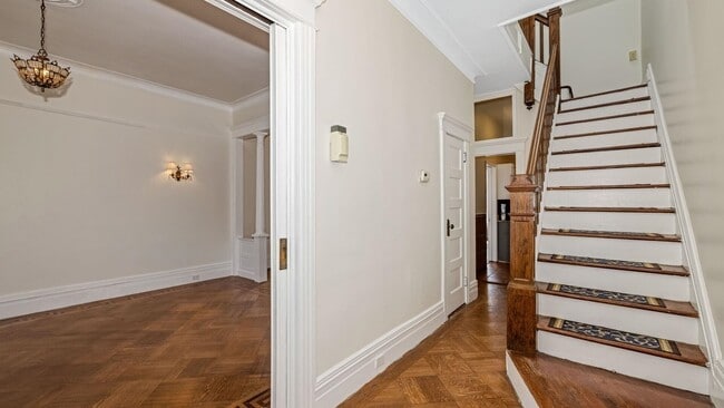 Building Photo - 247 Woodlawn Ave