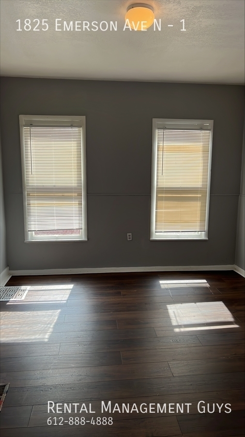 Building Photo - Ready to Rent 3 Bedroom Duplex! Fenced in ...
