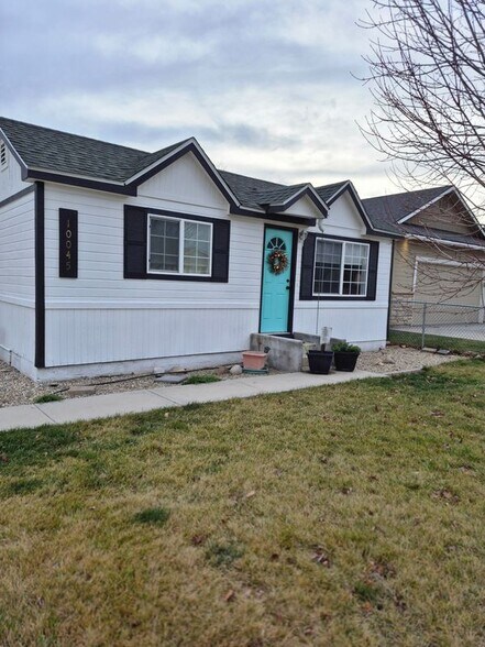 Building Photo - 10045 Sunflower Ln
