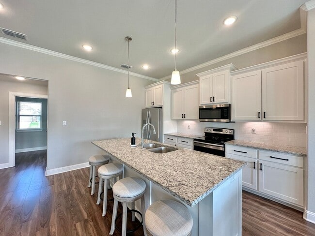 Building Photo - Available Now! Beautiful Home in Lindsey C...