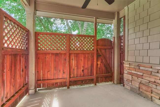 Building Photo - 25 Scarlet Woods Ct