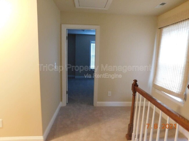 Building Photo - 8030 Upper Lake Dr