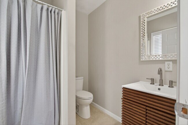 Building Photo - 2818 Tidewater Dr