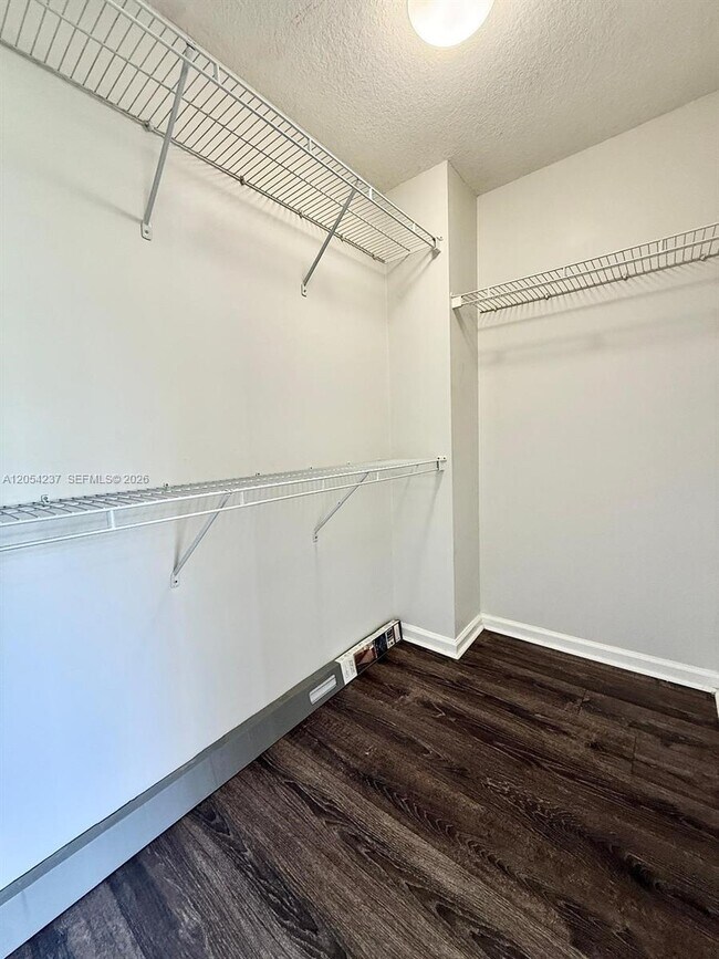 Building Photo - 9208 Myrtlewood Cir W