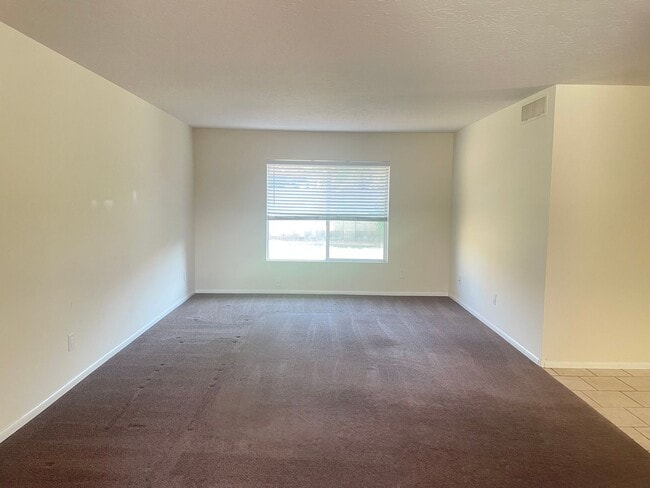 Building Photo - COMMUNITY POOLS-3 Bedroom/2 Bath in Dobson Ranch
