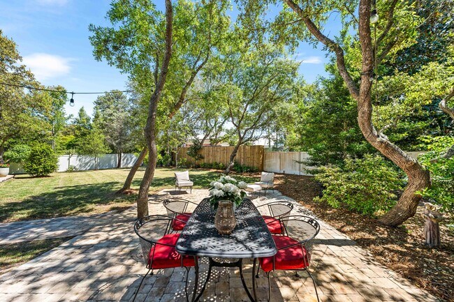 Building Photo - 220 Seabreeze Cir
