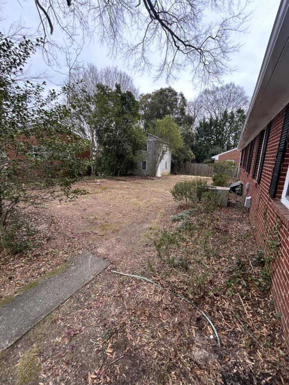 Building Photo - 2112 Villa Dr